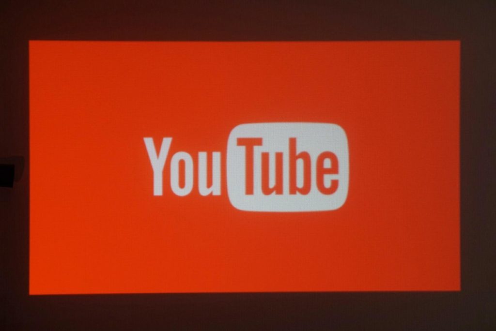 プロジェクター×PS4、YouTube